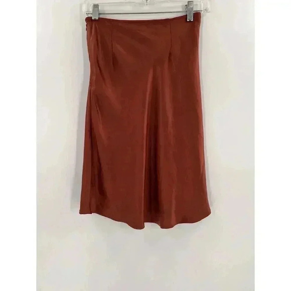 ALL ROW FIT N FLARE RUST RED SATIN SKIRT SIZE SMALL EASY WEAR (26W x 22L) - Picture 3 of 8